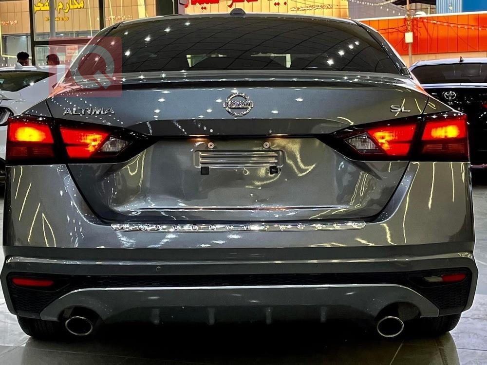 نيسان ألتيما